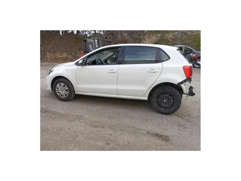 CAPO VOLKSWAGEN GOLF VI PLUS (521)